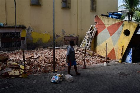 A Gazeta Quiosques de comerciantes são demolidos na Vila Rubim em