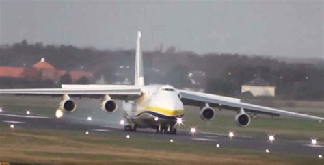 Giant Antonov An124 Landing In Crosswind WordlessTech