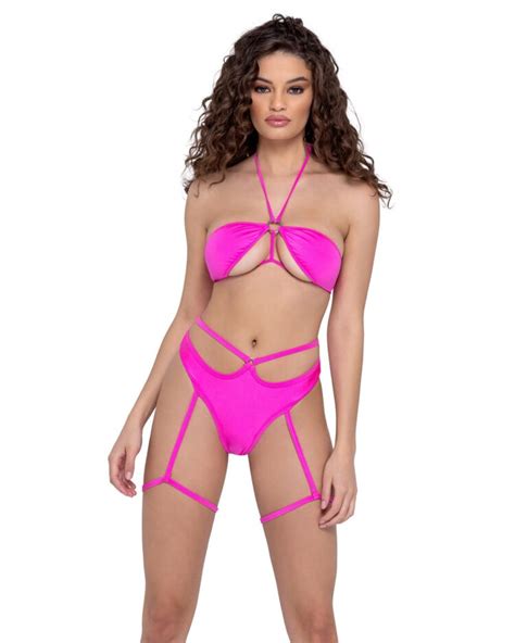 10 Hot Sexy Carolina Roma Bikini Pics