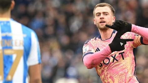 Huddersfield Town 1 1 Leeds United Patrick Bamford Salvages Point