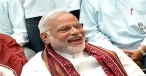 This Video Of PM Narendra Modi Singing & Dancing For His Own Lyrics Is ...