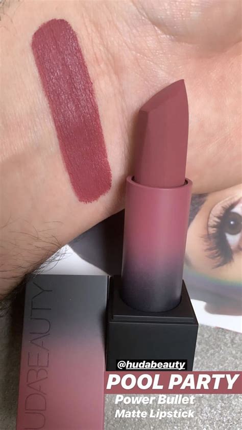 People Are Going Crazy About This Lipstick With Real Flowers Inside In