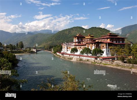 Punakha Dzong, Punakha Valley, Bhutan, Asia Stock Photo - Alamy