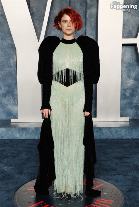 Jessie Buckley Flaunts Her Nude Tits At The Vanity Fair Oscar Party Photos Thefappening