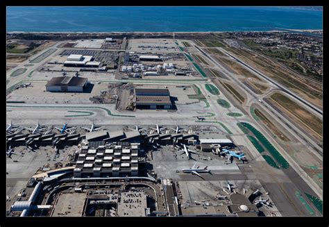 Flying Over LAX | RobsBlogs