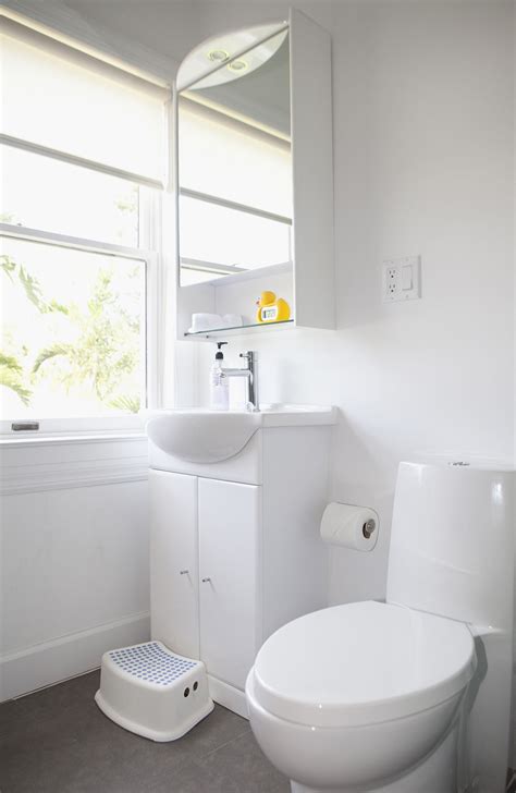 Top 35 Storage Ideas For Small Bathrooms With No Cabinets Update