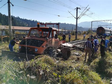 Foto Accident Feroviar La Vama Un Utilaj Forestier A Fost Izbit De