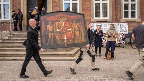 Historische B Rse In Kopenhagen Steht In Flammen Komischer Zufall