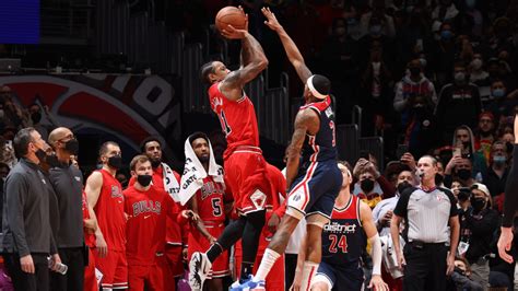 Bulls' DeMar DeRozan makes NBA history, hits buzzer-beating game-winner ...