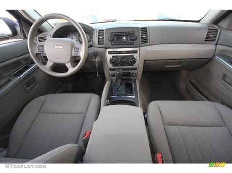 Jeep Grand Cherokee Laredo Khaki Dashboard Photo