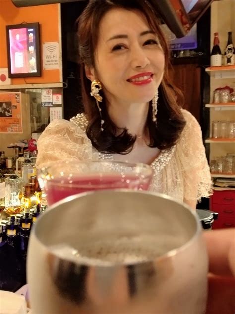 北条麻妃 On Twitter Rt Yanbalu917 2023年1月8日 Bar Maki 大阪での北条麻妃さんです。 Bar Maki マスターのオリジナルカクテルで乾杯！