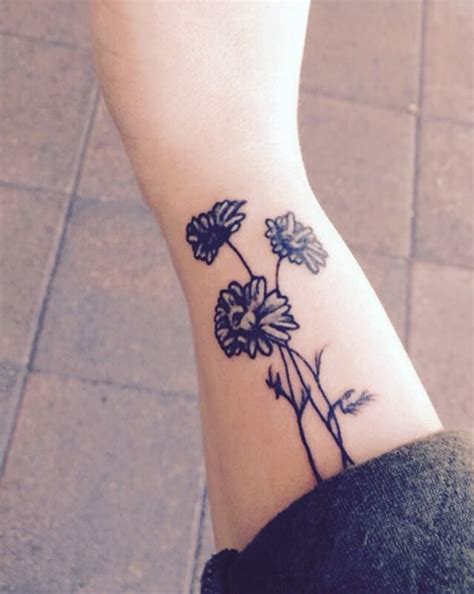 65 Daisy Tattoo Designs For Flower Lovers