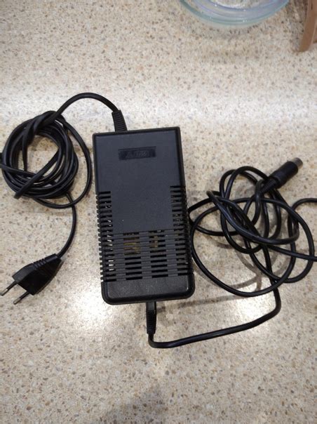 Продам блок питания (адаптер) от компьютера ATARI. 5V/1,5А. Штекер на 7 ...