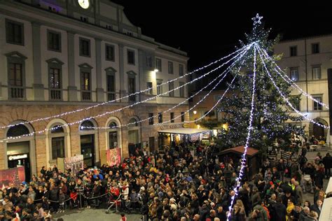 Umbertide In Piazza Matteotti Grande Festa Per L Accensione Dell