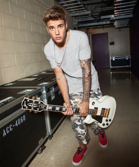 Justin Biebers Gibson Les Paul Custom Electric Guitar Equipboard®