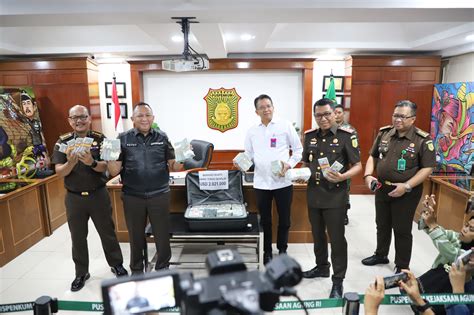 Tersangka Aq Dan Sr Kembalikan Uang Korupsi Proyek Bts 4g Senilai Lebih