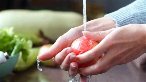 Was bringt Waschen von Obst und Gemüse Antwort ernüchtert GMX CH