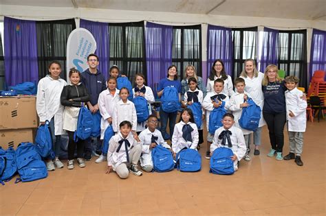 Fundaci N Telef Nica Movistar Entreg Kits Escolares A Ni Os Y