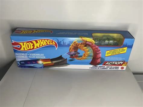 HOT WHEELS FLAME Jumper Play Set Race Car With Race Track EUR 10 27 PicClick DE