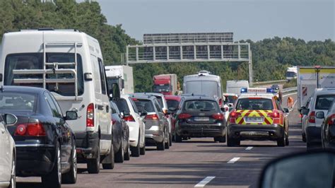 Bad Nauheim Mann Stirbt Nach Unfall Auf A Probleme Mit Rettungsgasse