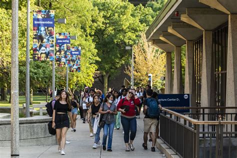 University Of Illinois System Freezes In State Tuition At All 3 Of Its Campuses For 2024 25