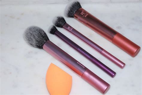 Real Techniques Everyday Essentials Set Review - New Look Brushes