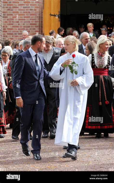 Le Prince H Ritier Haakon De Norv Ge L Et Marius Borg Hoiby Fils De