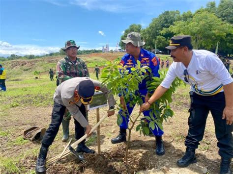 Hari Bakti Pupr Tanam Pohon Di Objek Wisata Lereng Kiri Bendungan