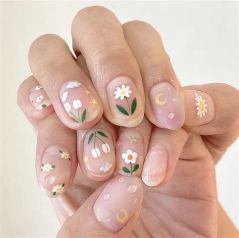 38 Daisy Nails For A Delicate And Romantic Manicure Flower Nails