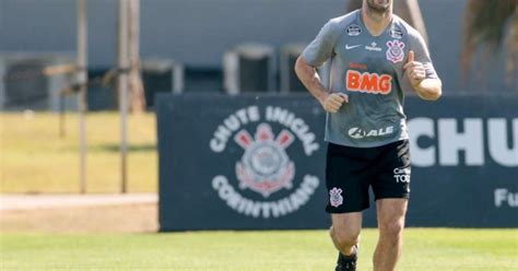 Mauro Boselli inicia transição no Corinthians mas não treina bola