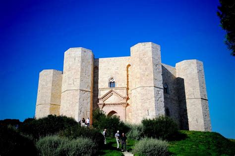 apulia-slow-travel-castel del monte-unesco-bat-federico II-friedrich II ...