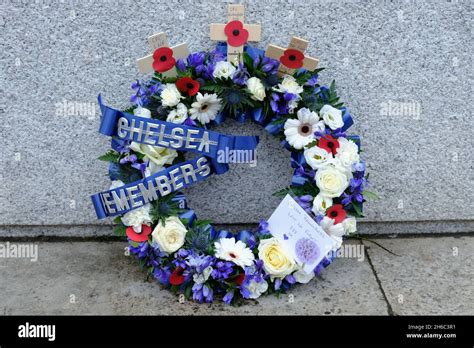 London Uk Chelsea Football Fans Leave A Wreath At Winston Churchills