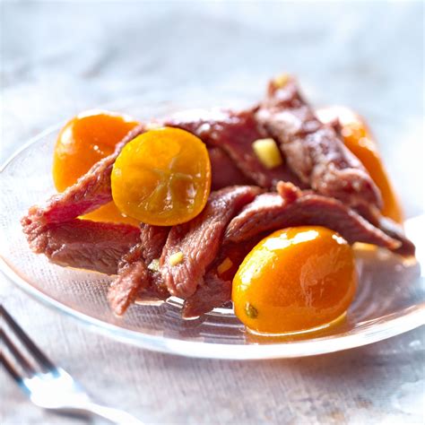 Découvrez la recette Aiguillettes de canard aux kumquats sur