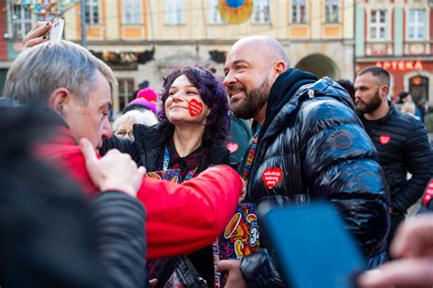 Prezydent Wrocławia jak co roku był wolontariuszem WOŚP zdjęcia