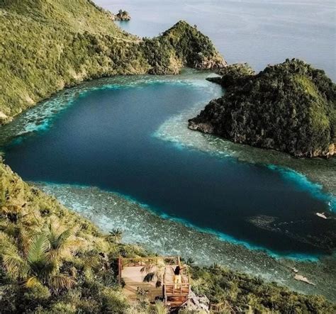 Danau Karawapop Wisata Yang Penuh Romantisme Di Pulau Misool Raja