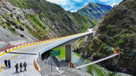 Ministro Pérez Reyes inaugura puente Kutuctay que une Cusco y Apurímac