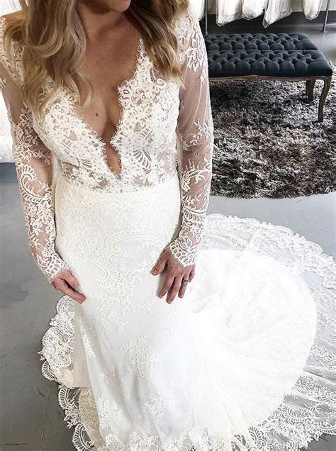 Chic Scalloped Neckline Lace Trumpet Wedding Dress With Long Sleeve