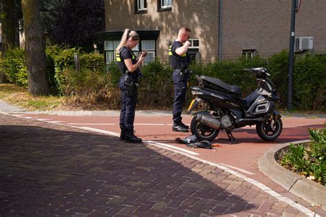 De Weblog Van Helmond Scooterrijder Gewond Na Botsing Met Auto