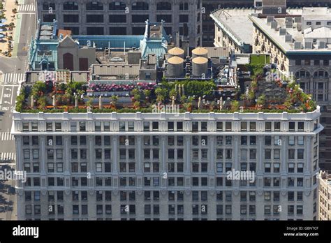 New York Views. General view of a rooftop restaurant in Manhattan, New York, USA Stock Photo - Alamy