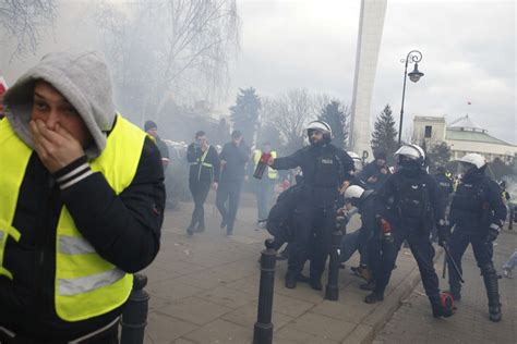 Poland sees its most violent farmers' protest yet as anger grows across Europe | Euronews