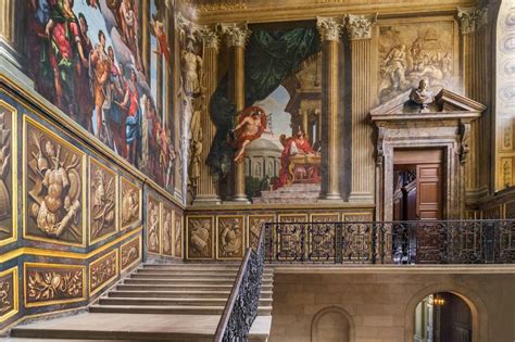 Britain's prettiest palaces fit for a queen | loveexploring.com 