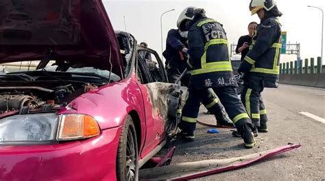 西濱重大車禍！轎車遭撞變火球 2死1重傷 台視新聞