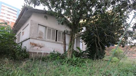 Qual a história desta casa abandonada no centro da cidade YouTube