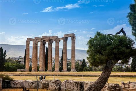 Restos De El Templo De Ol Mpico Zeus Adem S Conocido Como El Ol Mpico A