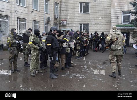 Volontaires ukrainiens soldats à Kiev Ukraine sur 1 mars 2022 La