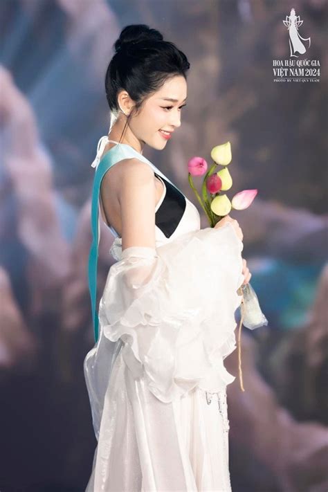 Hot Girl T Y B C T Ng B N N V T G Y S T Hoa H U Qu C Gia Vi T Nam