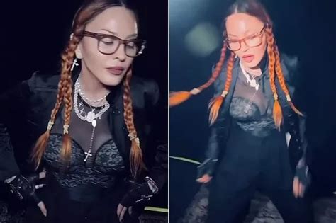 Kourtney Kardashian Bares All To Show Off Famous Curves For Completely Nude Snap Daily Star