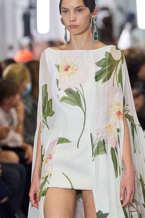 Giambattista Valli Spring 2023 Ready To Wear Fashion Show Details See