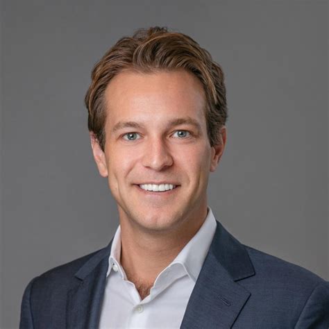 Pregnant Lindsay Hubbard teases ‘unique’ name of first baby with