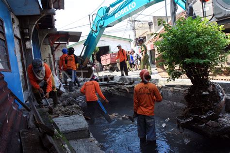 Penertiban Bangunan Antara Foto